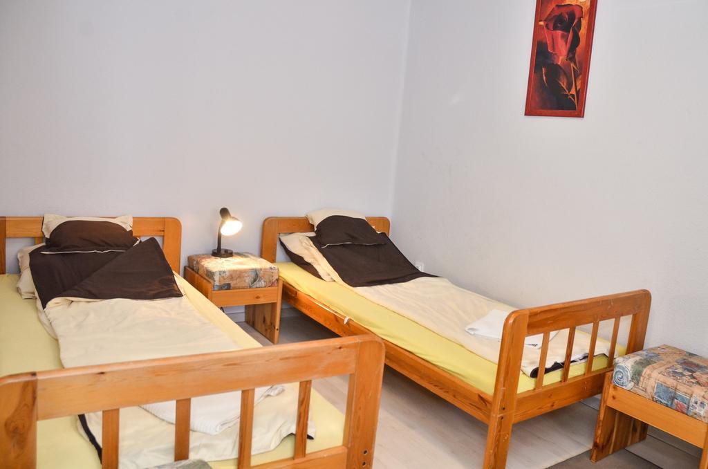 Clock Cafe Pizzeria Es Panzio Otel Hajdúszoboszló Dış mekan fotoğraf