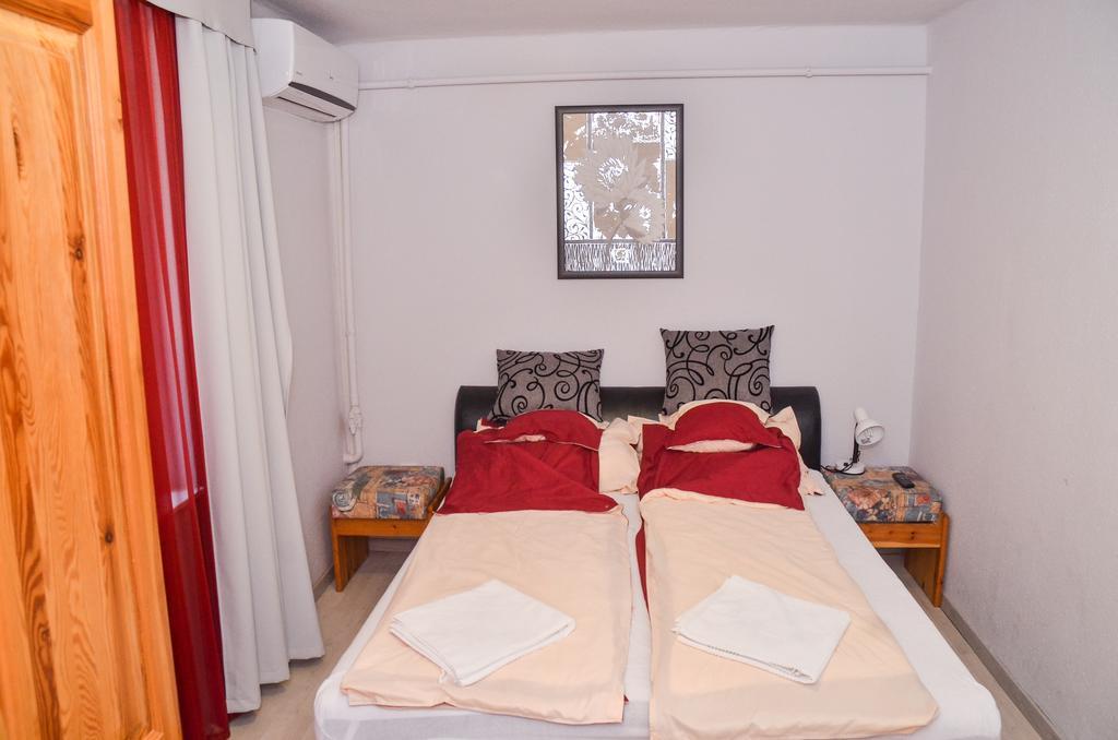 Clock Cafe Pizzeria Es Panzio Otel Hajdúszoboszló Dış mekan fotoğraf