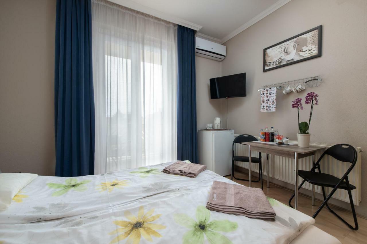 Clock Cafe Pizzeria Es Panzio Otel Hajdúszoboszló Dış mekan fotoğraf